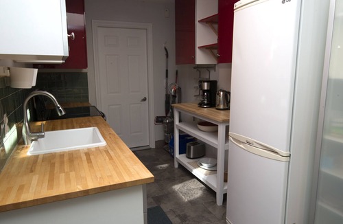 James Bay Cottage | Detached 1BD Cottage Near it All - Pet Friendly