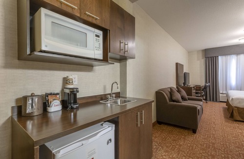 Fox Creek Hotel | Devonian Hotel & Suites