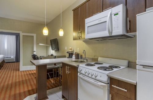 Fox Creek Hotel | Devonian Hotel & Suites