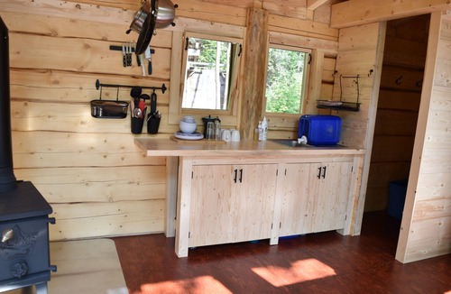 La Baie Cabin | Disconnect on a private estate, hiking trails, Finnish sauna, canoe,