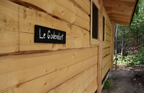 La Baie Cabin | Disconnect on a private estate, hiking trails, Finnish sauna, canoe,