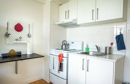 Downtown Montreal Apartment | Dorchester Cosy Studio