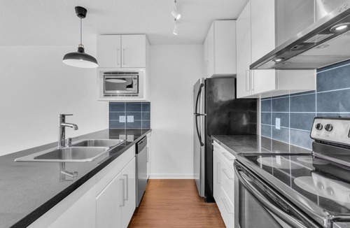 Crosstown Apartment | Downtown 3BR 4BD REAL AC Pool Parking Gym