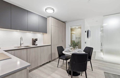 Downtown Toronto Apartment | Downtown Boutique 1BR Lower Suite Free Parking