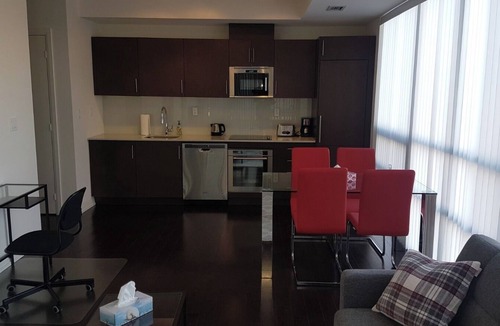 Old Town Condo | Downtown Bright & Modern Condo With Free Gym