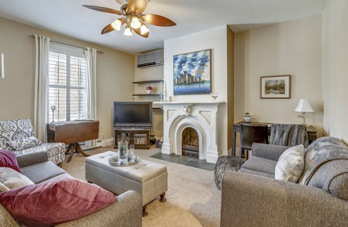 Cabbagetown South House | Downtown: Close to Attractions, Universities, Hospitals, Shopping, + Parking!!