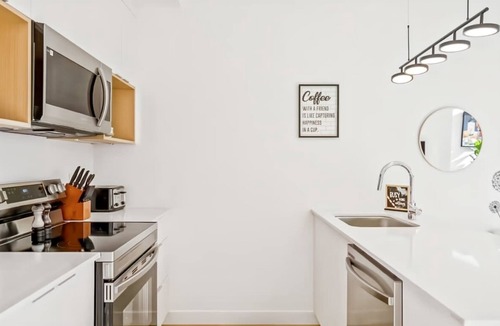 Mount Pleasant Apartment | Downtown Escape | Gym Access, Sauna & Pool Table Fun