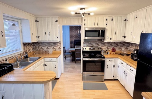 Franklinton House | Downtown Franklinton Comfortable Quiet Pet-Friendly