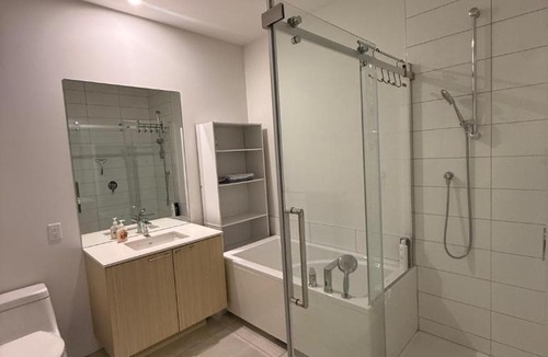 Ville-Marie Apartment | Downtown Modern 2BD Corner Condo City Views