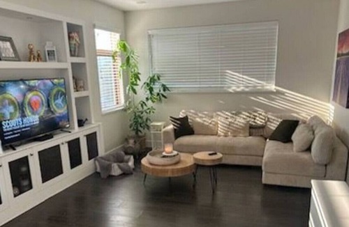 City Centre House | Downtown near the water!