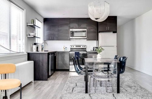 New Edinburgh Apartment | Downtown Ottawa | Luxury Suite