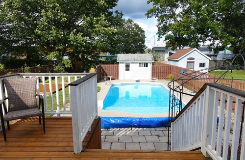 Prince Edward House | Downtown Picton with pool