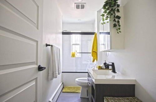 Sherbrooke Apartment | Downtown Prestige: Parking, King Bed, Sleeps 6