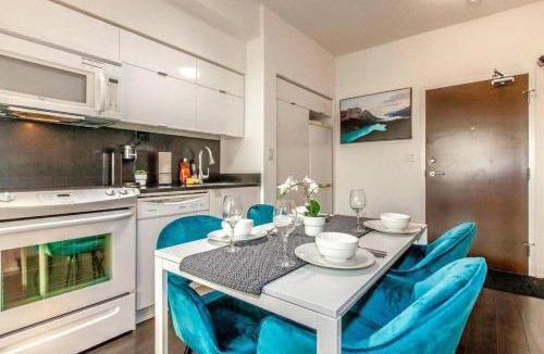 CityPlace Apartment | Downtown Toronto 2-Bedroom Apartment with Balcony & City View - Sleeps 6