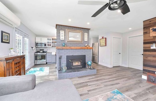 Regional District of Nanaimo House | Dragonfly Cottage Oceanview with Hot Tub