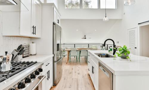 Encinitas House | Dream Home - Steps to Beach, Pools, Shops & Dining