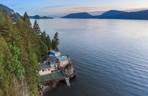 Vancouver Villa | Dream House -Water Lily
