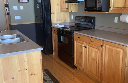 Big White Ski Resort Ski Chalet | Dreamy Big White Chalet ski in/ski out with Hot Tub