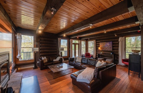 Lac-Superieur Ski Chalet | Dreamy Cozy 5 bedroom Chalet with spa, pool, tennis,lake