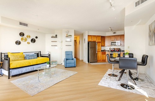 Downtown Apartment | DTSS LuxePad 2B2B with Rooftop Pool DC View Lounge