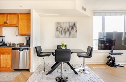 Downtown Apartment | DTSS LuxePad 2B2B with Rooftop Pool DC View Lounge