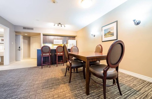 Oro-Medonte Apartment | Dual Suites: Ample Space, King Beds, Jacuzzi, Pool