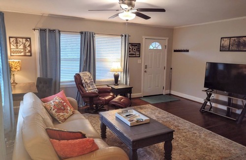 Durham House | Duke and UNC at your Doorstep, 3 bed 1 bath that fits 5