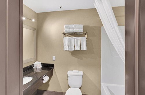 Fox Creek Hotel | Duvernay Inn & Suites