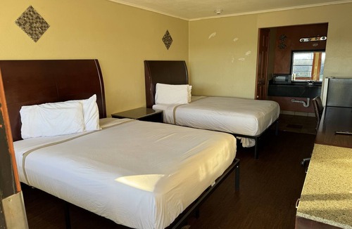 Gun Barrel City Hotel | Eagle Inn