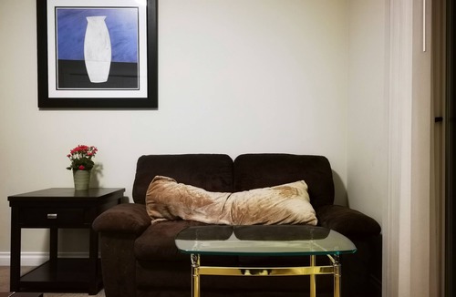Cordova Bay House | Eagle's House, Room #1