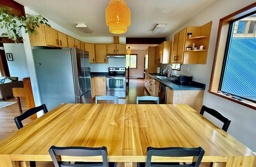 Upper Squamish Cabin | Eagles Nest - Epic Bluff-Top Cabin Squamish Valley