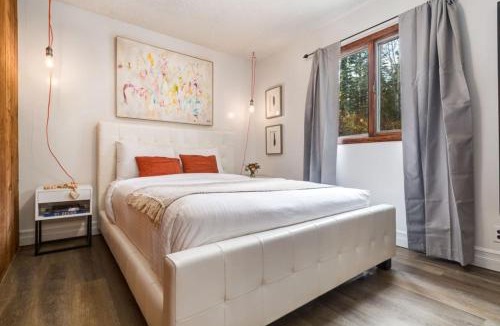 Harvie Heights House | Eagles Nest Chalet with Private Deck Near Banff