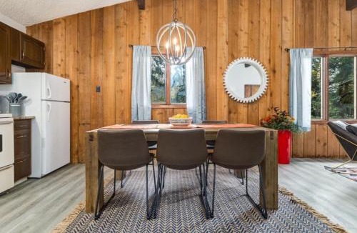 Harvie Heights House | Eagles Nest Chalet with Private Deck Near Banff