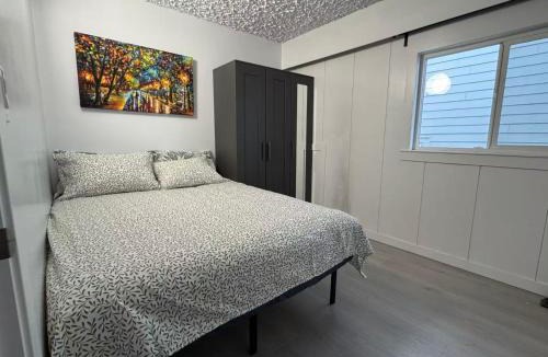 Renfrew-Collingwood House | Earles Guest room in Vancouver East
