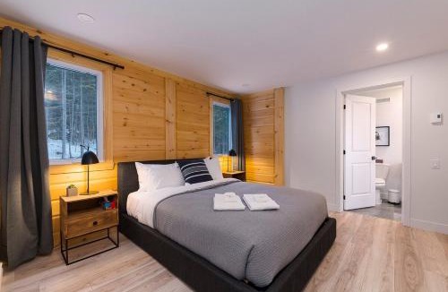 Les Eboulements Ski Chalet | Eastman 73: Hot Tub, Pool Table & Summer Nights