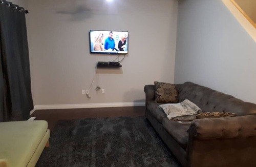 Timberlea House | Eazi House : Spacious 5 Bedroom House