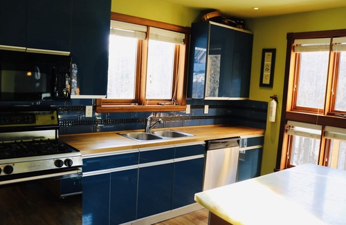 Rossland House | Eclectic Rossland House, Walk to town, Pet friendly #4789