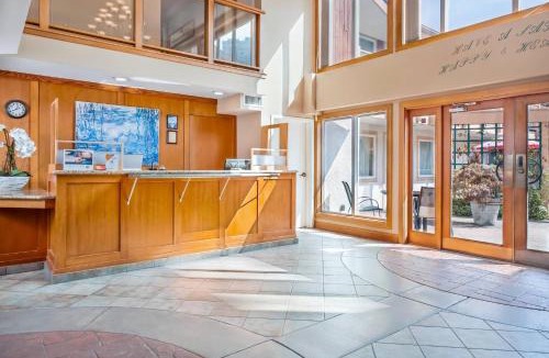 Pemberton Heights Hotel | Econo Lodge Inn & Suites