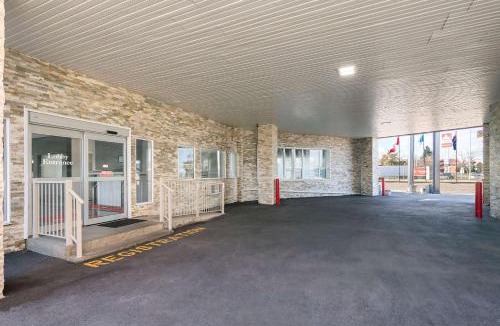 Medicine Hat Hotel | Econo Lodge Inn & Suites