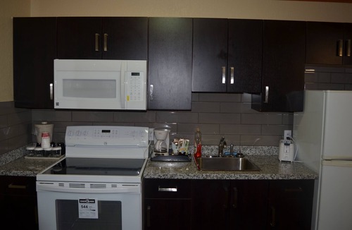Medicine Hat Hotel | Econo Lodge Inn & Suites