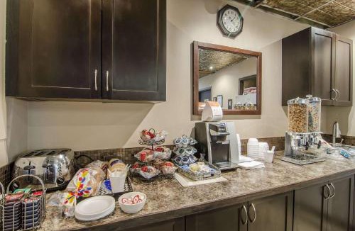 Lloydminster Hotel | Econo Lodge Lloydminster