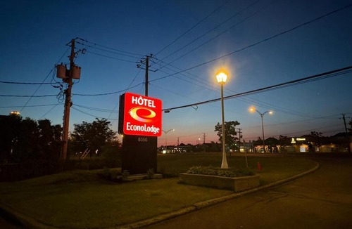 Brossard Cabin | Econo Lodge Montreal-Brossard