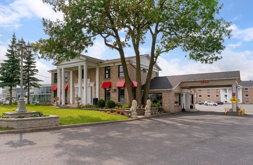 Brossard Cabin | Econo Lodge Montreal-Brossard