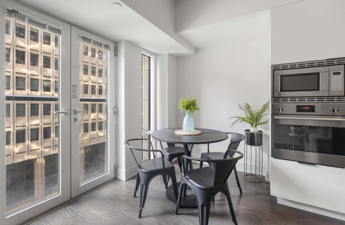 Garden District Hotel | Econo Suites DT