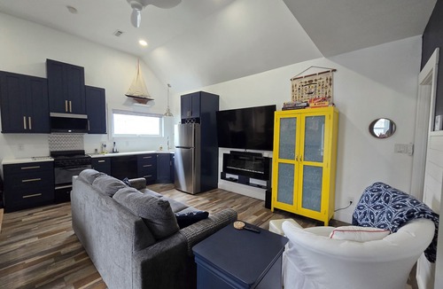 Hertford Apartment | Edgewater Pirates Den Beautiful Water Front. 1 bedroom, bath, Water front fun