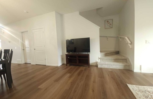 West Edmonton House | Edmonton Modern Comfort: 3 Bed room Home/2.5 Bath