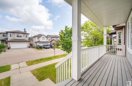 Northeast Edmonton Ski Chalet | Edmonton three bedrooms two baths 5 beds