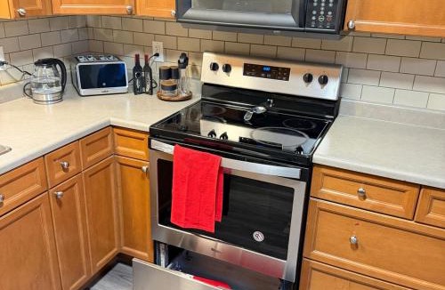 Northeast Edmonton Ski Chalet | Edmonton three bedrooms two baths 5 beds