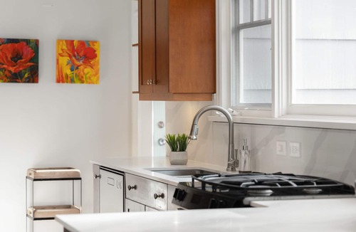 South Oak Bay House | Elegance on Central