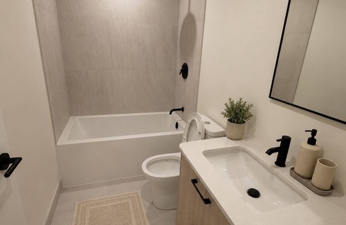 Sherwood Park Apartment | Elegant 1+1bed 1bath |Sauna|Gym | Cold plunge